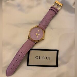 Gucci Leather Watch in Purple